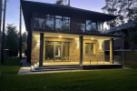 modernes Haus in der Nähe von Kiew