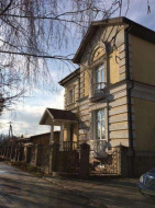 Verkauf Häuser und Villen Geräumiges