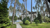 Neues Haus im modernen Stil im Dorf