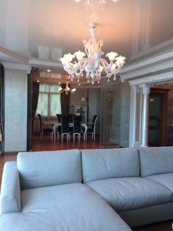 Large cozy apartment on Zverinetskaya
