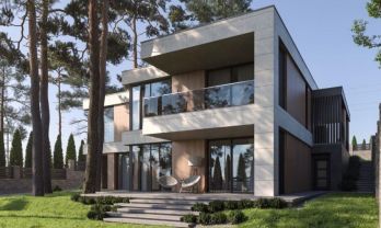 Neues modernes Haus in einem Pinienwald