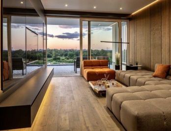 Neues modernes Haus mit einzigartigen
