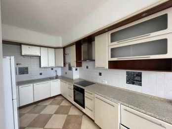 Apartment overlooking the city center