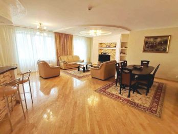 Spacious apartment with parking,