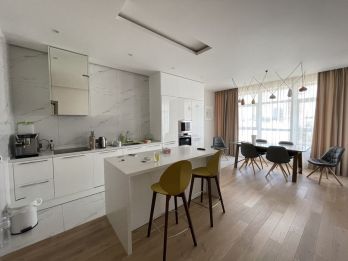 Modern 3-room apartment in the center