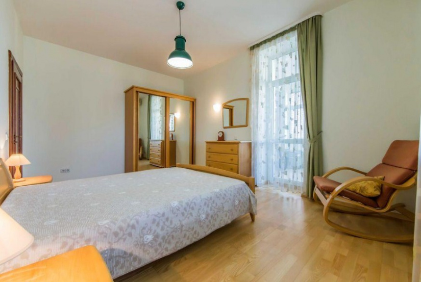 A49178 Long term rentals Flats and