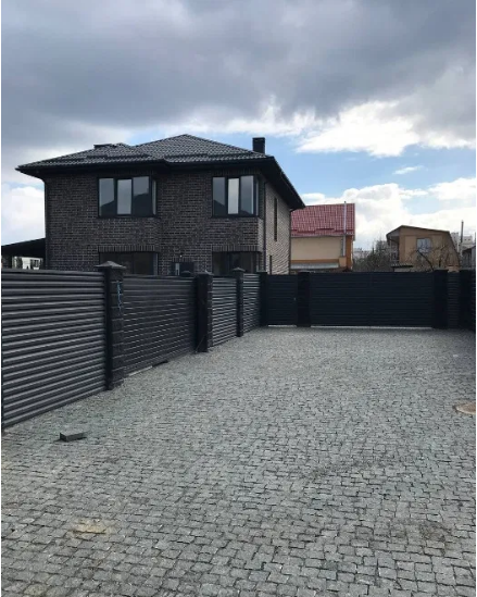 einer Fläche von 220 qm - 6 hundert,