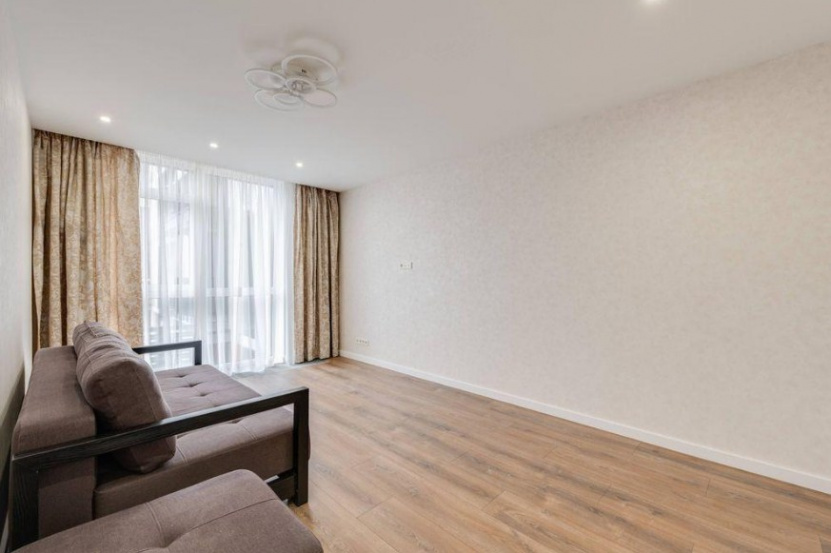 A49177 Long term rentals Flats and