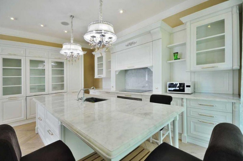 Houses and villas Spacious house with
