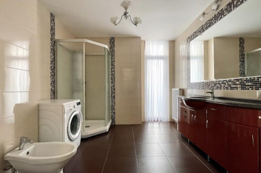 Long term rentals Flats and apartments