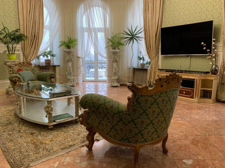 classic design on Velyka Zhytomyrska