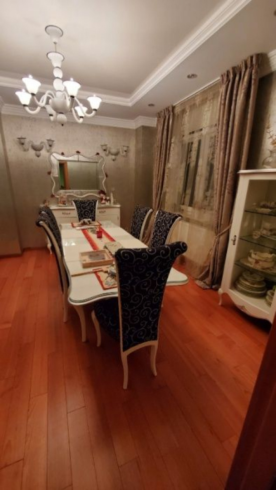 and apartments Large cozy apartment on