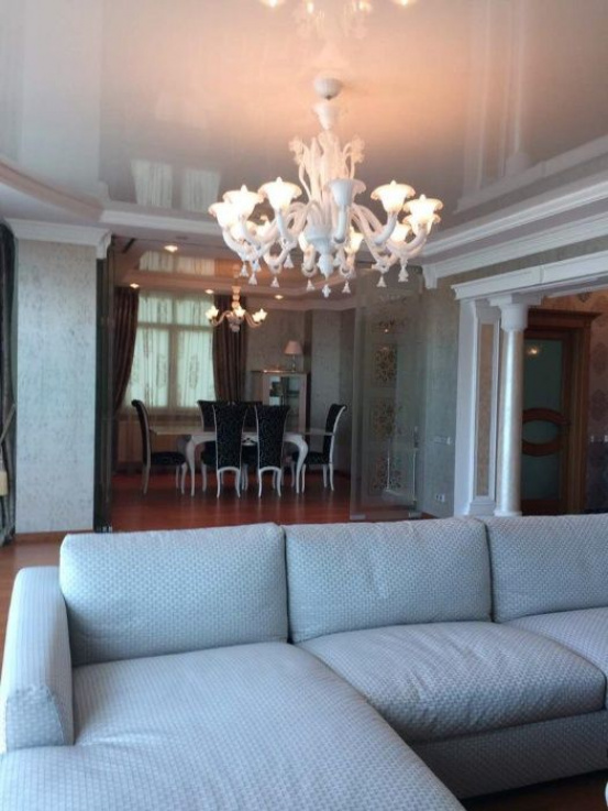Large cozy apartment on Zverinetskaya