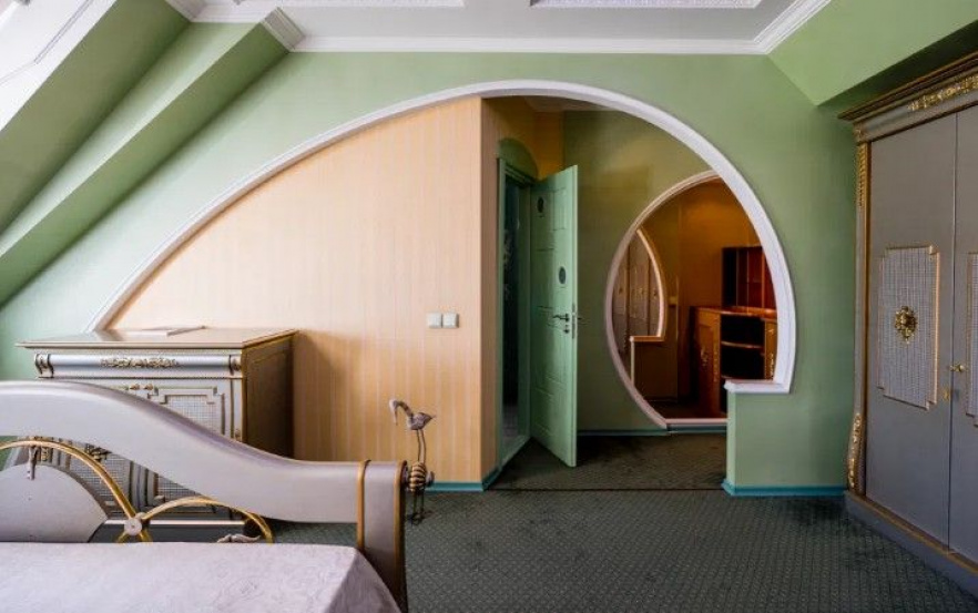 center of Kiev, three rooms A14482 Long