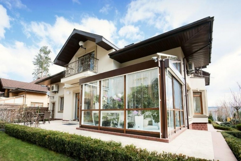Geräumiges Haus im Dorf Stoyanka, 7 km