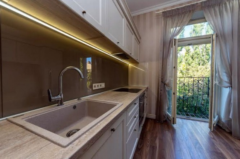 apartment in the very center A20322 For
