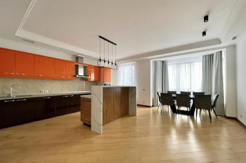 Flats and apartments Spacious cozy