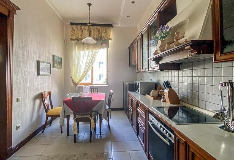Flats and apartments Apartment in the