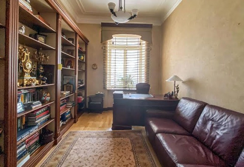 Long term rentals Flats and apartments