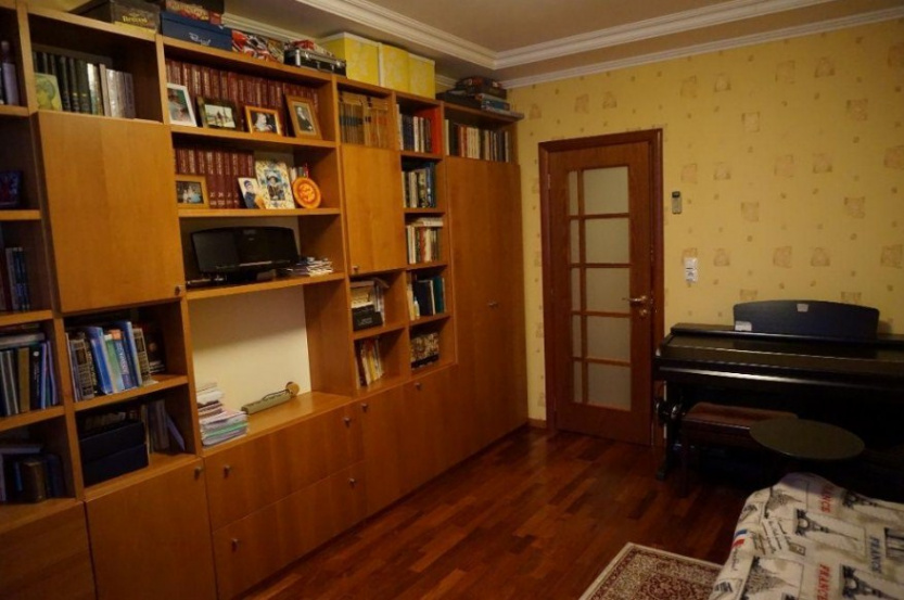 Spacious 5-room apartment in Pechersk