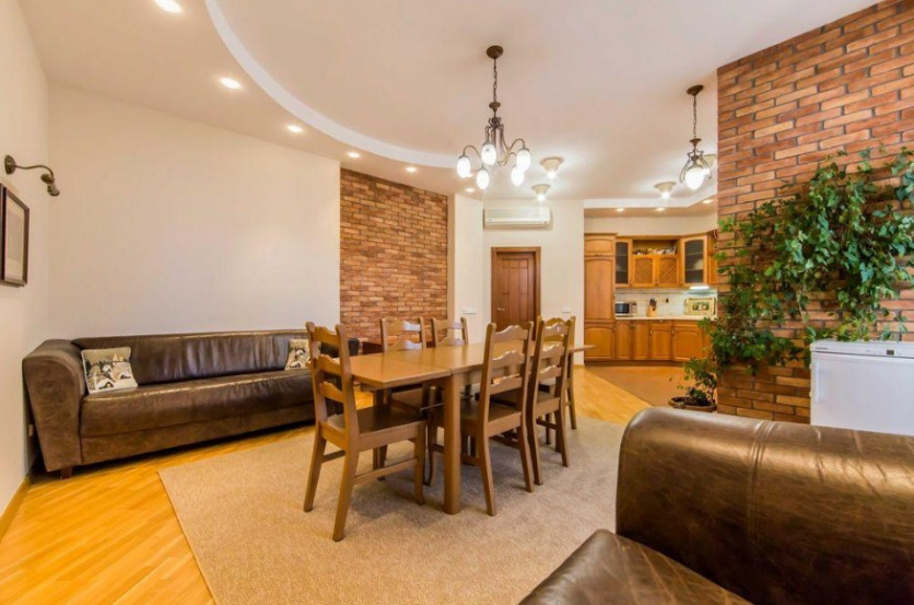 A49178 Long term rentals Flats and