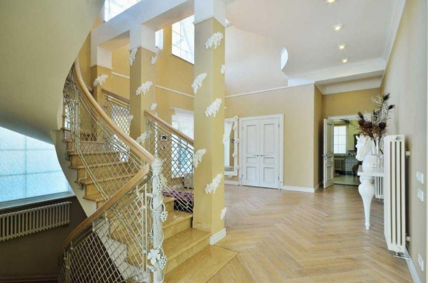 For Sale Houses and villas Spacious