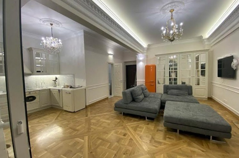 Long term rentals Flats and apartments 