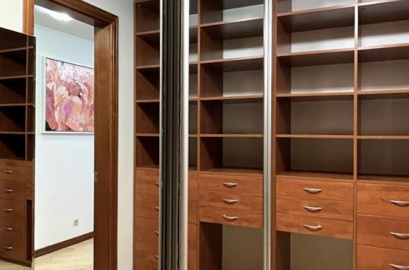 Spacious cozy 3-room apartment in the