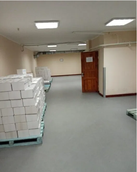 500 sq. Warmes Lagerhaus. Rampe