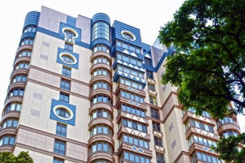 Long term rentals Flats and apartments