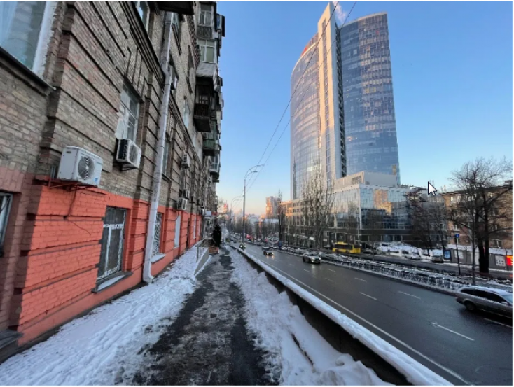 Facade premises on L. Ukrainka