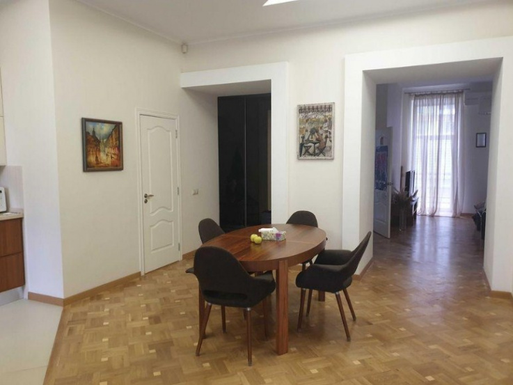 in the historical center of Kiev A14794