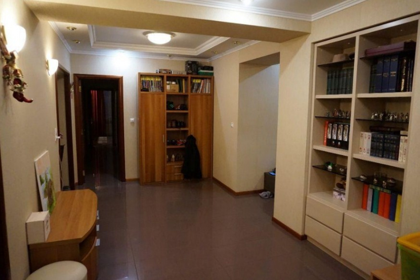 Flats and apartments Spacious 5-room