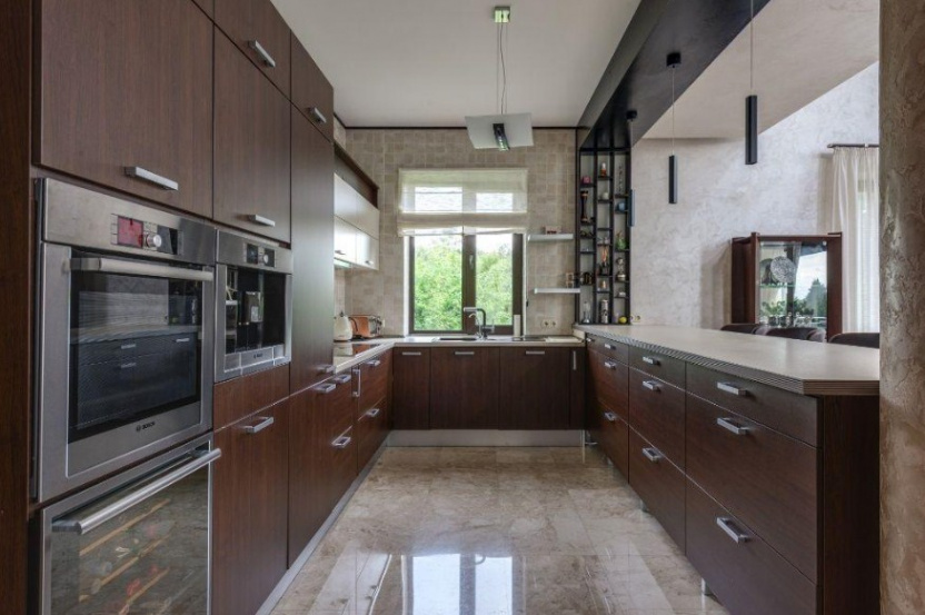 A42646 For Sale Houses and villas Large