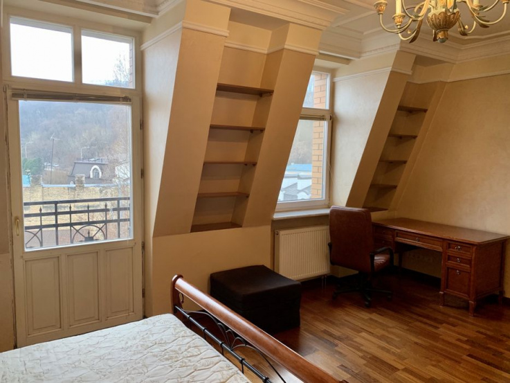 Long term rentals Flats and apartments