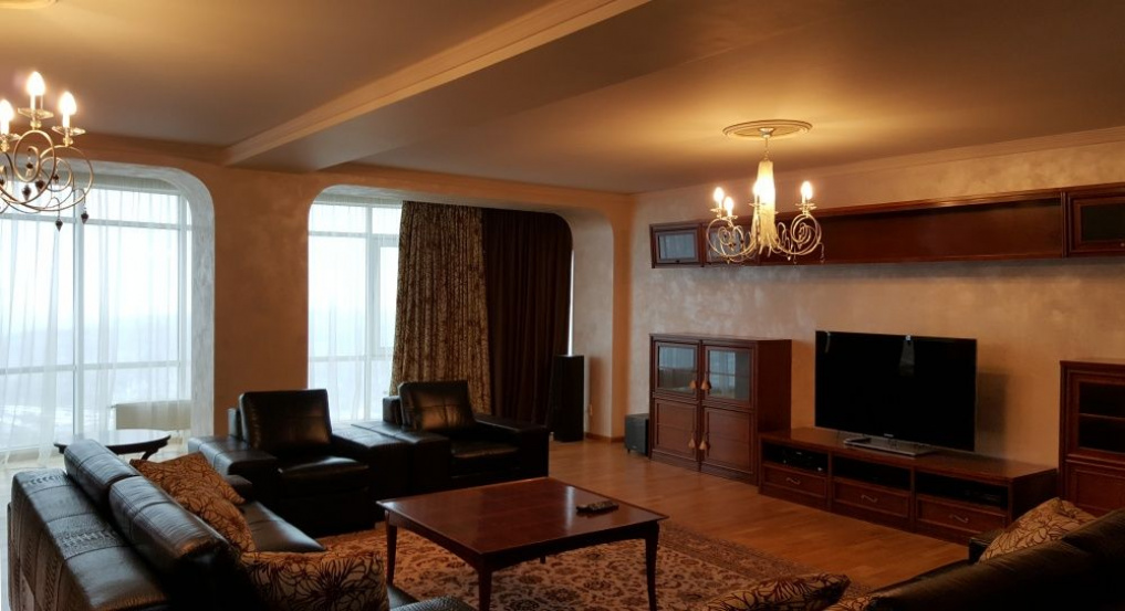 A10652 Long term rentals Flats and