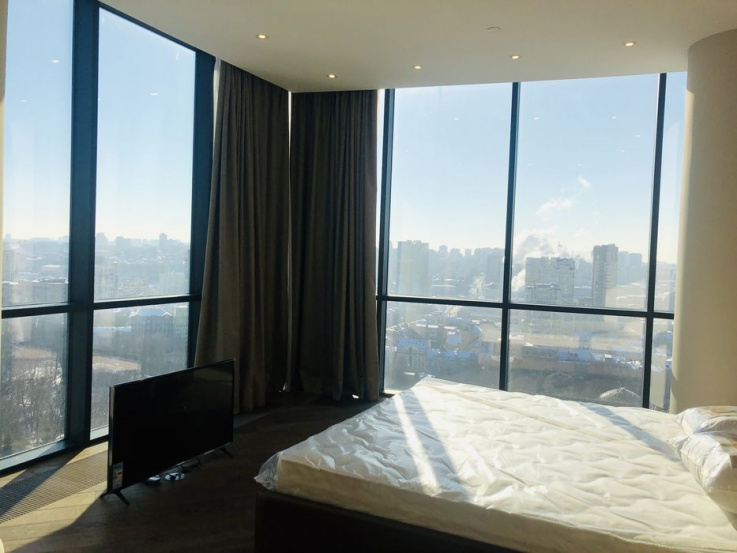 Hilton hotel in Kiev A11051 Long term