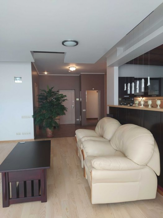 Long term rentals Flats and apartments