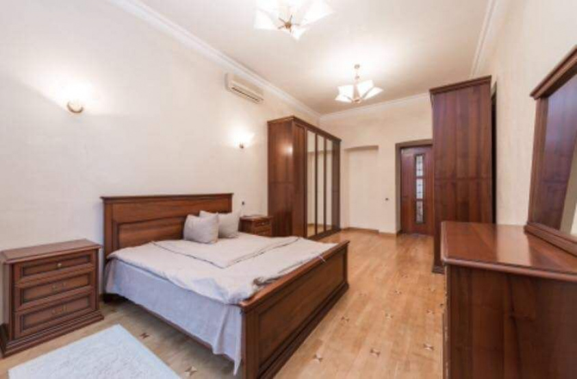 A10657 Long term rentals Flats and