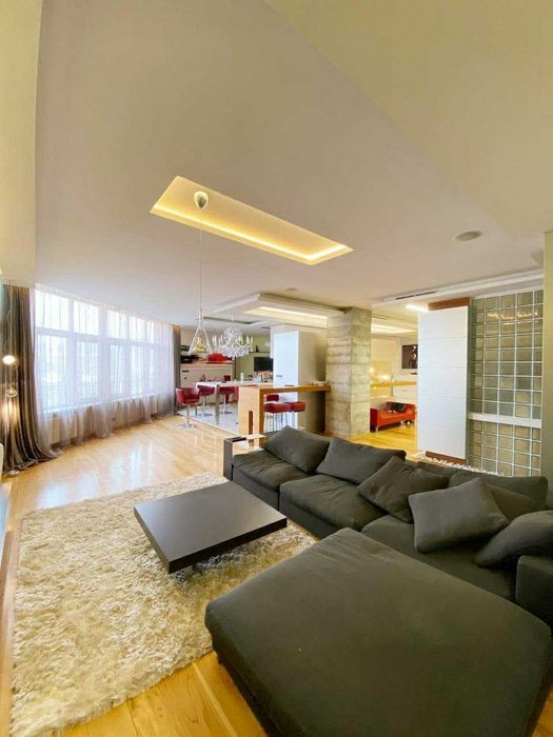 apartment near Zolotye Vorota metro