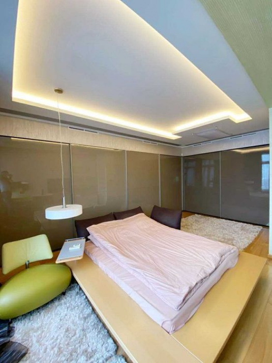 Center A10933 Long term rentals Flats