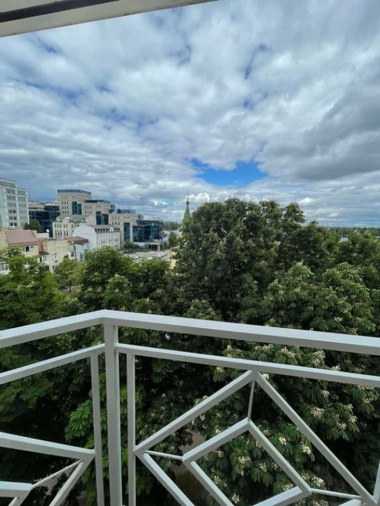 overlooking the city center A10963 Long