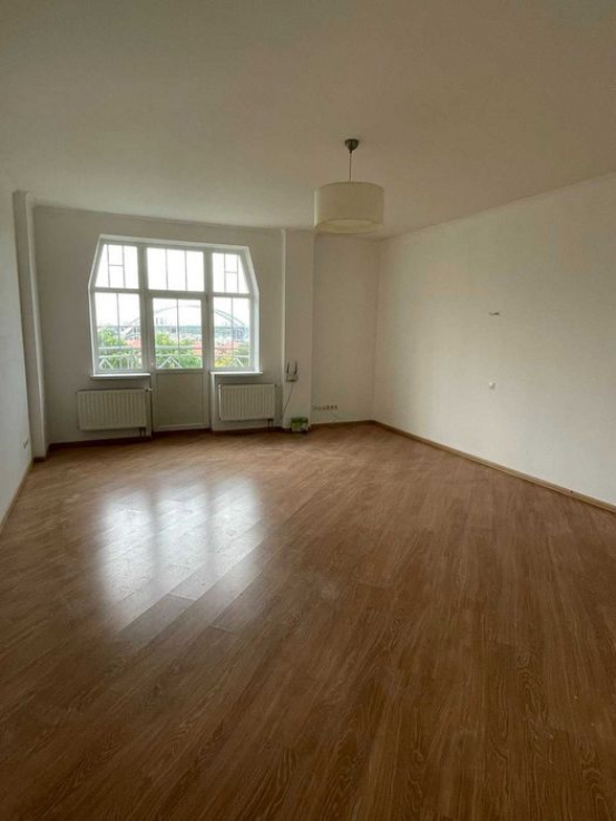 A10963 Long term rentals Flats and