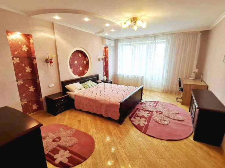 apartment with parking, Pechersk A10711