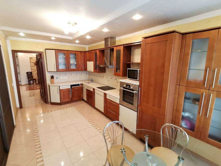 rentals Flats and apartments Spacious