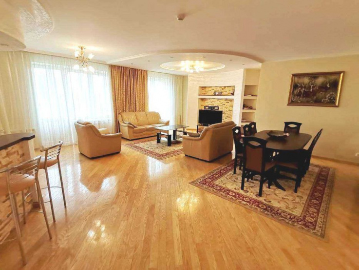 Spacious apartment with parking,