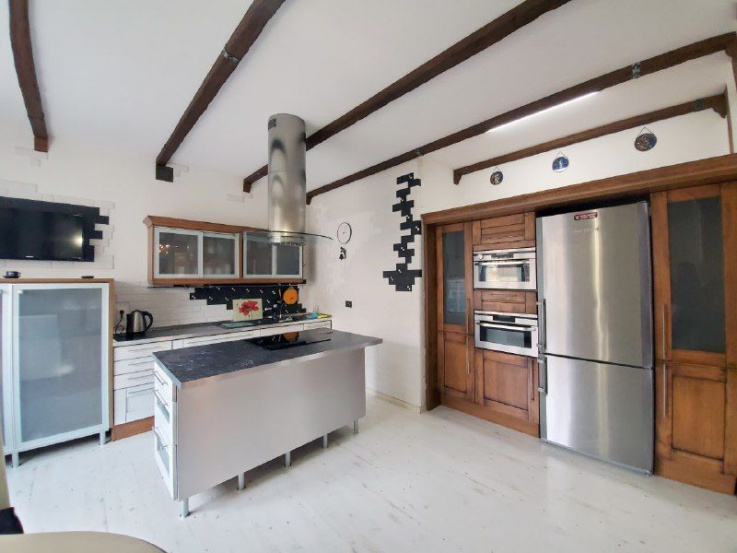 Spacious apartment on