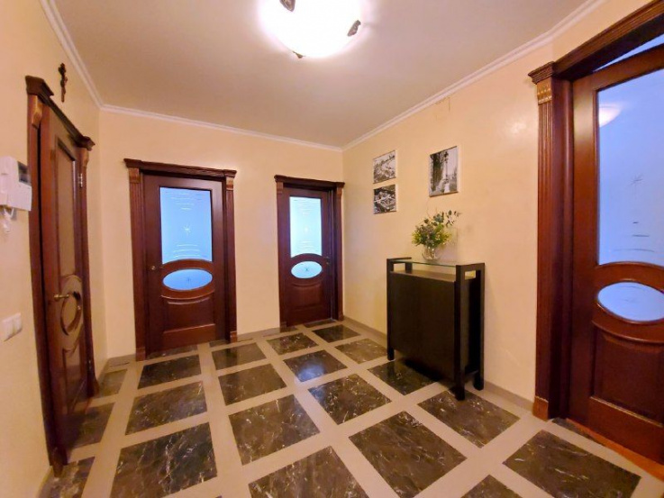 Long term rentals Flats and apartments