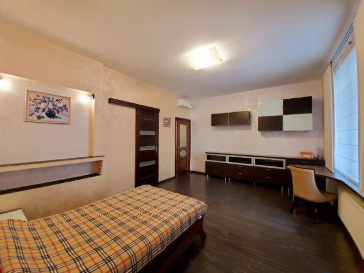 street A10857 Long term rentals Flats