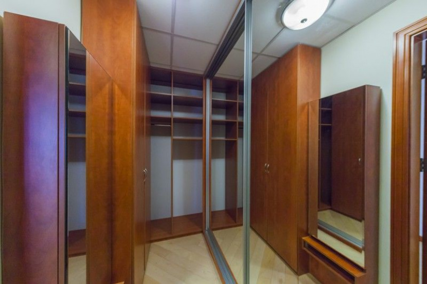 street A10906 Long term rentals Flats